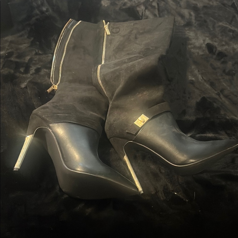 Last chance.. Elegant Black and Gold Women's Boots